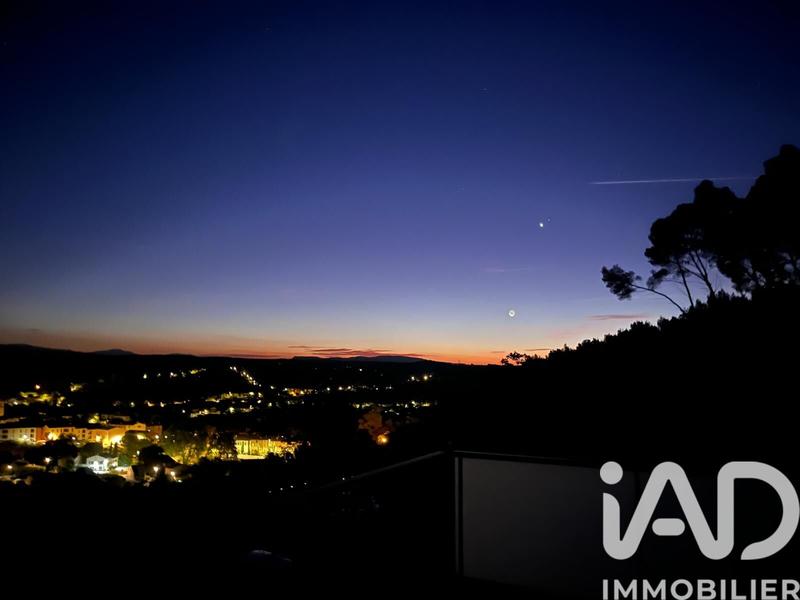 Maison - 207 m² - 8 pièces