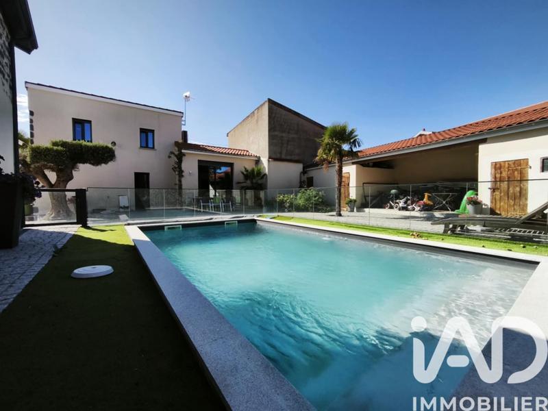 Maison - 300 m² - 10 pièces