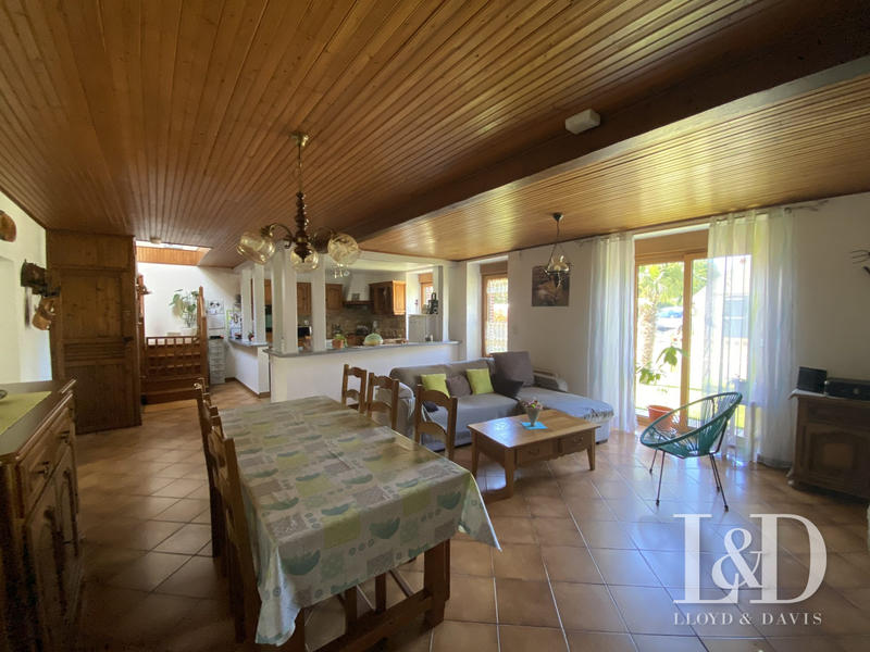 Maison traditionnelle - 160 m² - 8 pièces