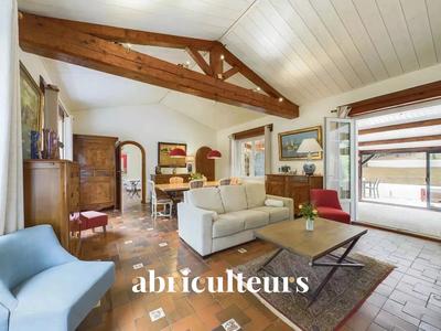 Maison - 235 m² - 8 pièces