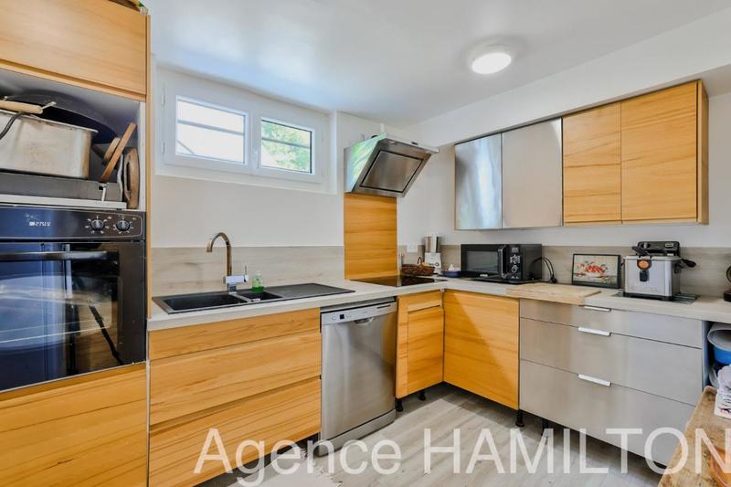 Maison - 250 m² - 8 pièces