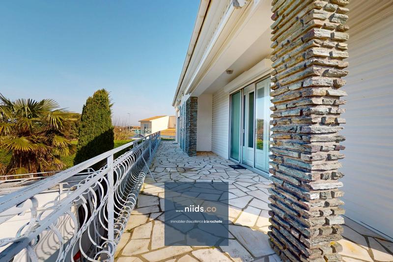 Maison - 217 m² - 8 pièces