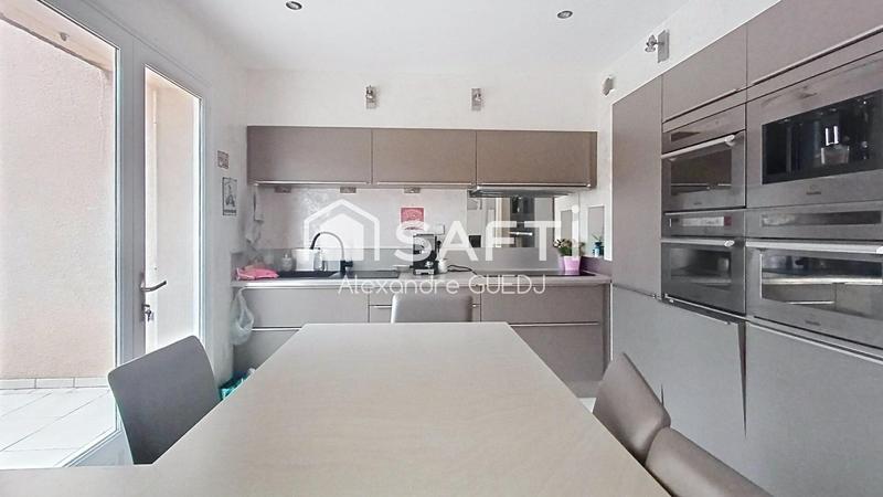 Maison - 204 m² - 8 pièces