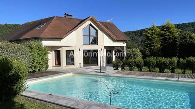 Maison - 190 m² - 8 pièces