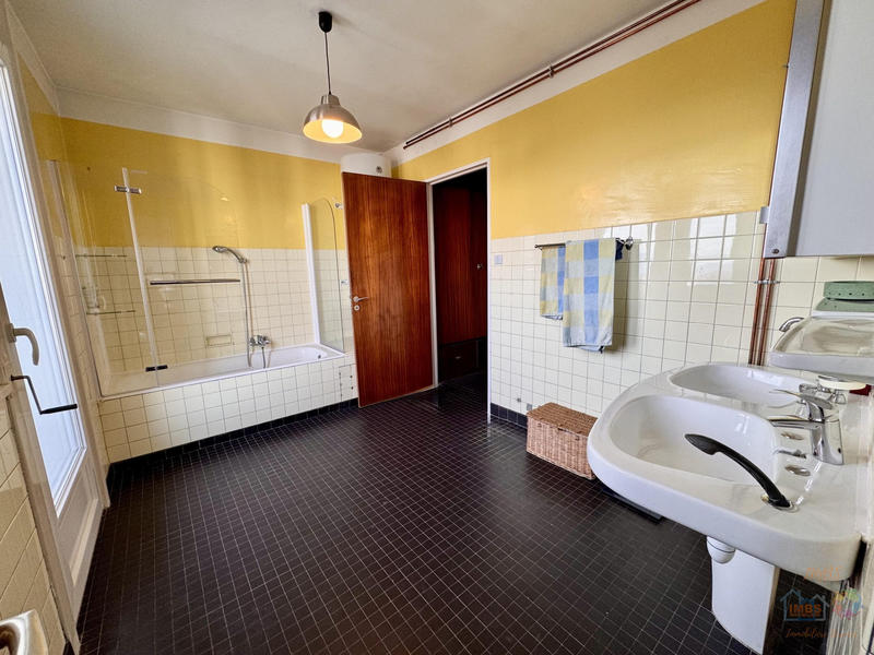 Appartement - 226 m² - 7 pièces