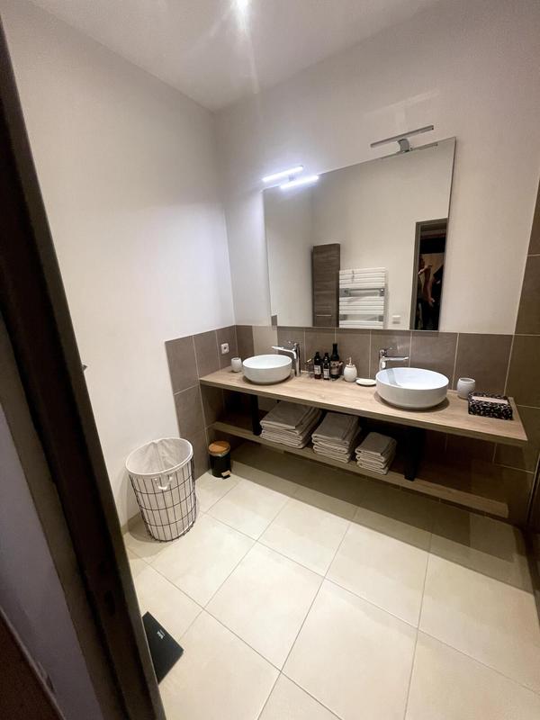 Local commercial - 234 m² - 2 pièces