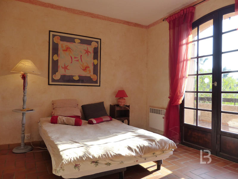 Maison - 222 m² - 7 pièces