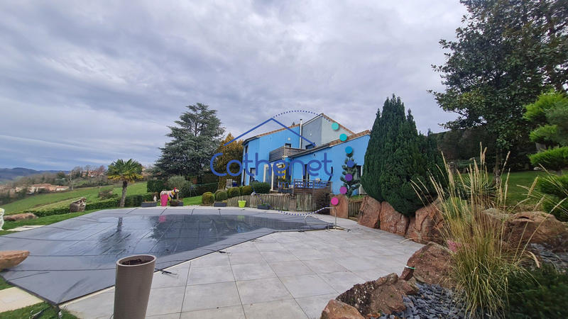 Maison - 232 m² - 5 pièces