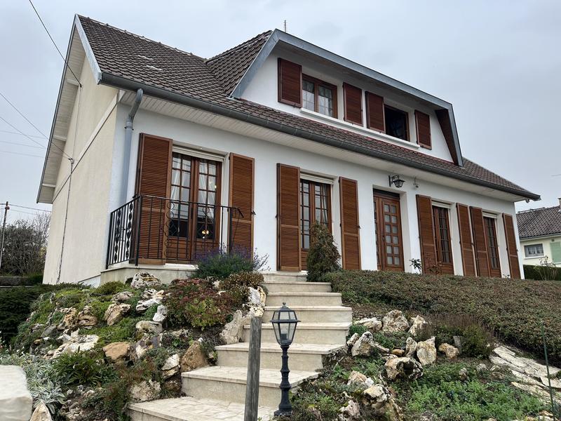 Maison traditionnelle - 123 m² - 6 pièces