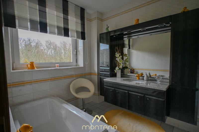 Maison - 216 m² - 9 pièces