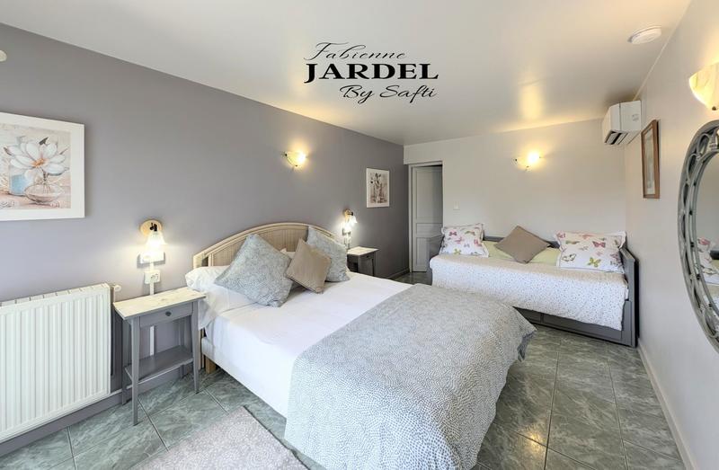 Maison - 292 m² - 10 pièces