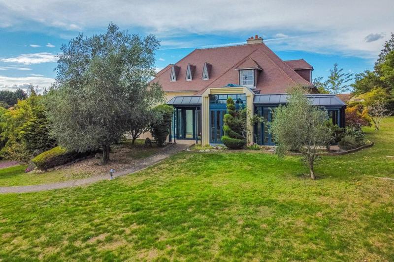 Maison traditionnelle - 261 m² - 6 pièces