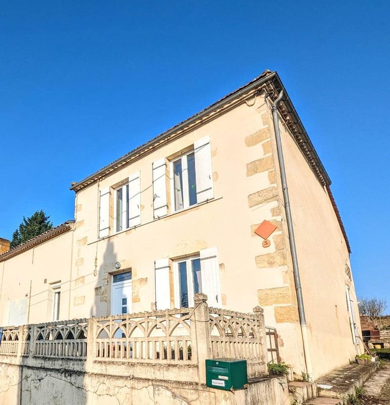 Maison - 270 m² - 11 pièces