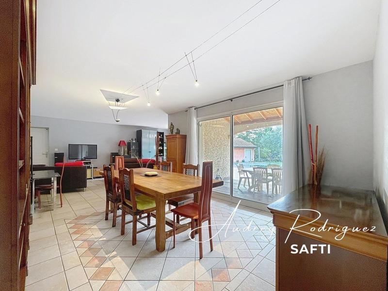 Maison - 224 m² - 10 pièces