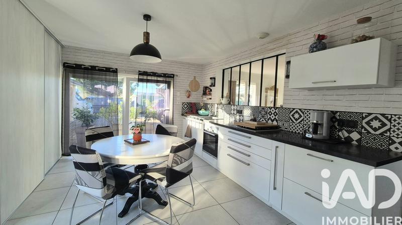 Maison - 98 m² - 5 pièces