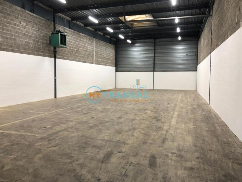 Local d'activité / Entrepôt - 357 m²
