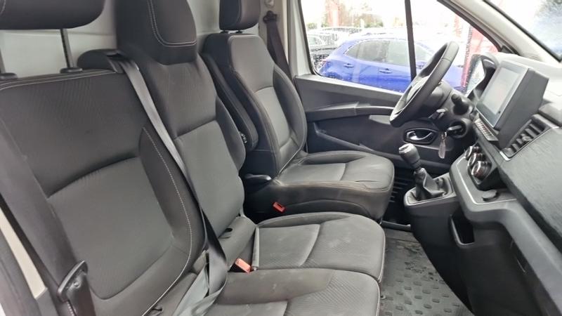 Renault Trafic Fourgon l2h1 3000 kg blue dci 130 grand confort