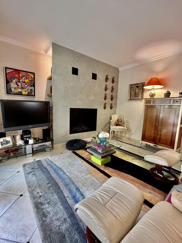 Maison traditionnelle - 221 m² - 7 pièces