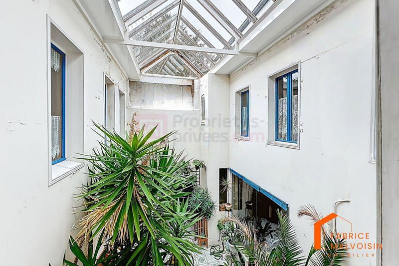 Maison - 402 m² - 16 pièces