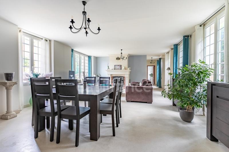 Maison - 250 m² - 7 pièces