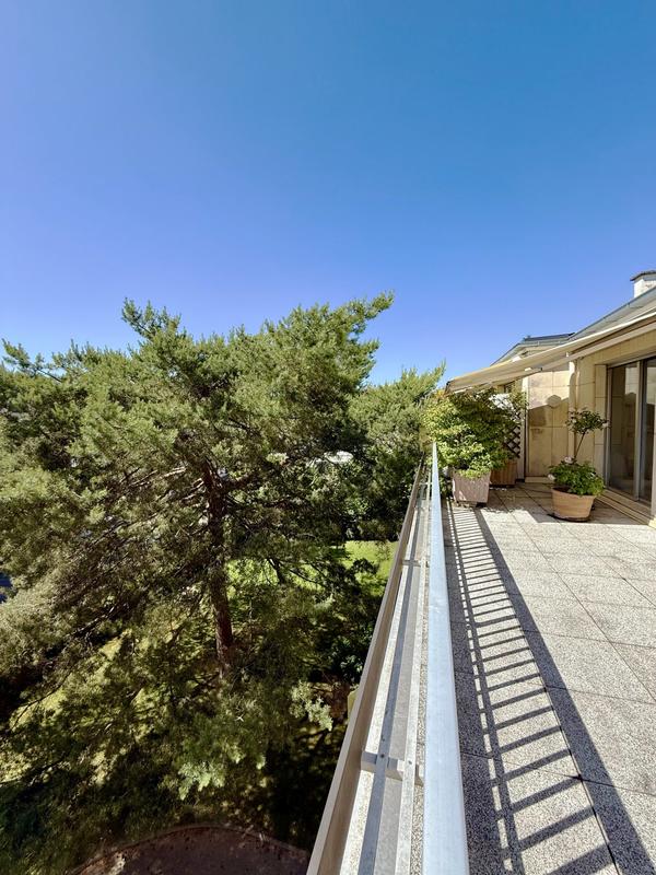 Appartement - 209 m² - 7 pièces