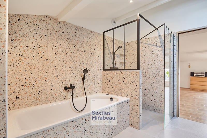 Maison - 245 m² - 9 pièces