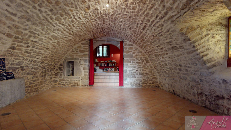 Maison - 242 m² - 9 pièces