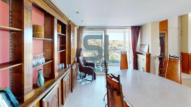 Maison - 408 m² - 8 pièces