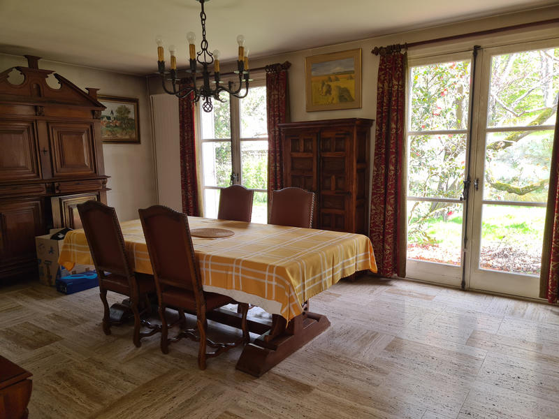 Propriété - 341 m² - 13 pièces