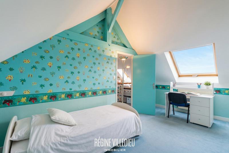 Maison - 211 m² - 10 pièces