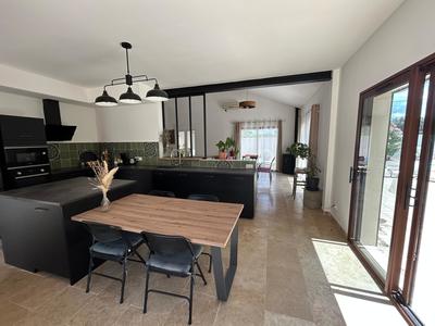 Maison - 221 m² - 5 pièces