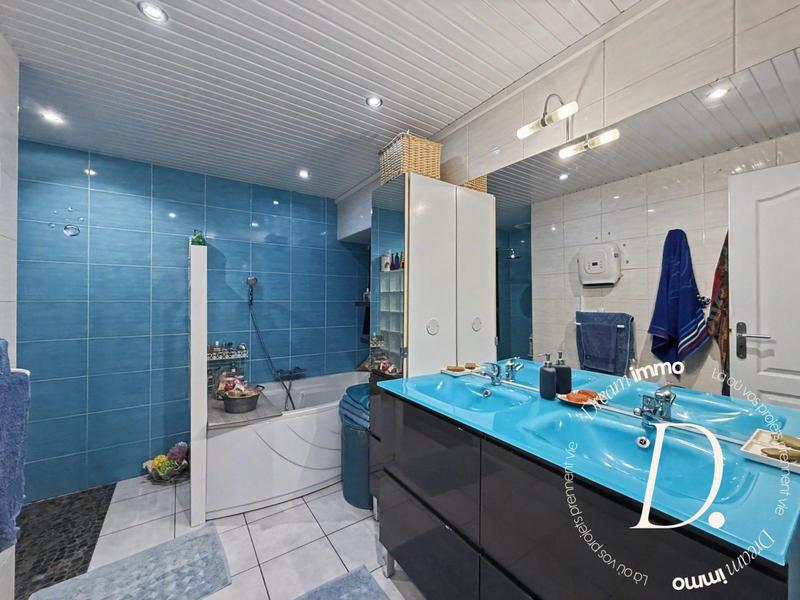 Maison - 291 m² - 10 pièces