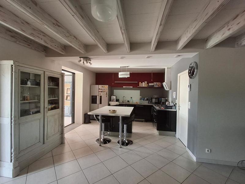 Maison - 202 m² - 7 pièces