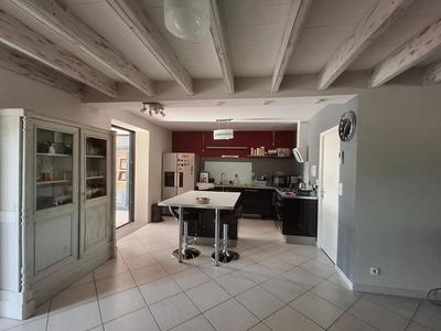 Maison - 202 m² - 7 pièces