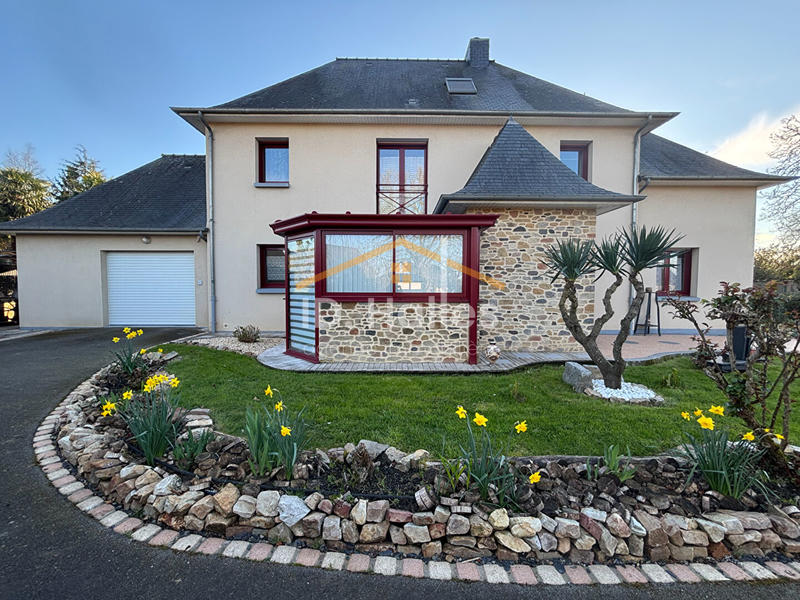 Maison - 245 m² - 10 pièces