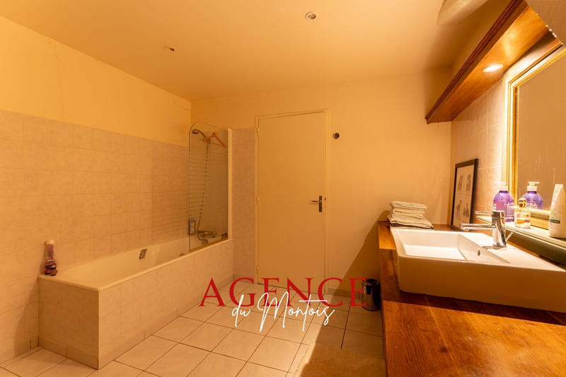 Propriété - 230 m² - 6 pièces