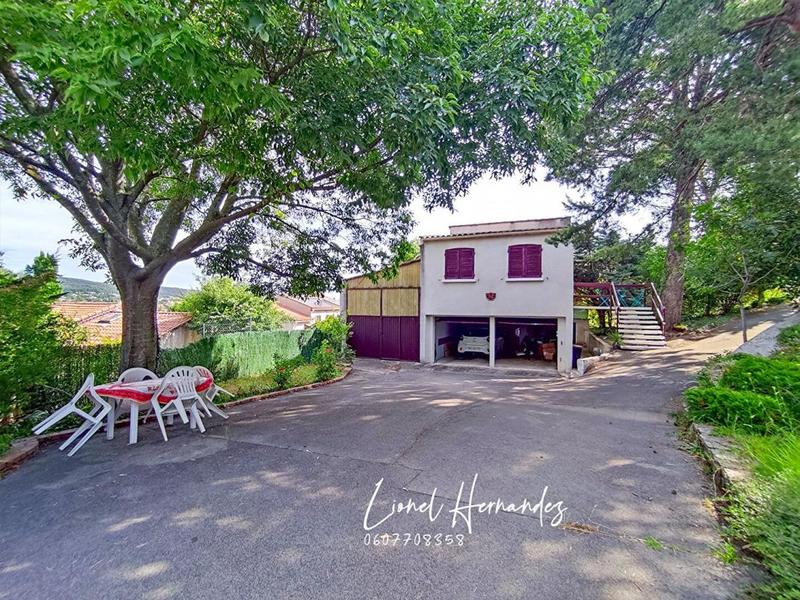 Maison - 220 m² - 7 pièces