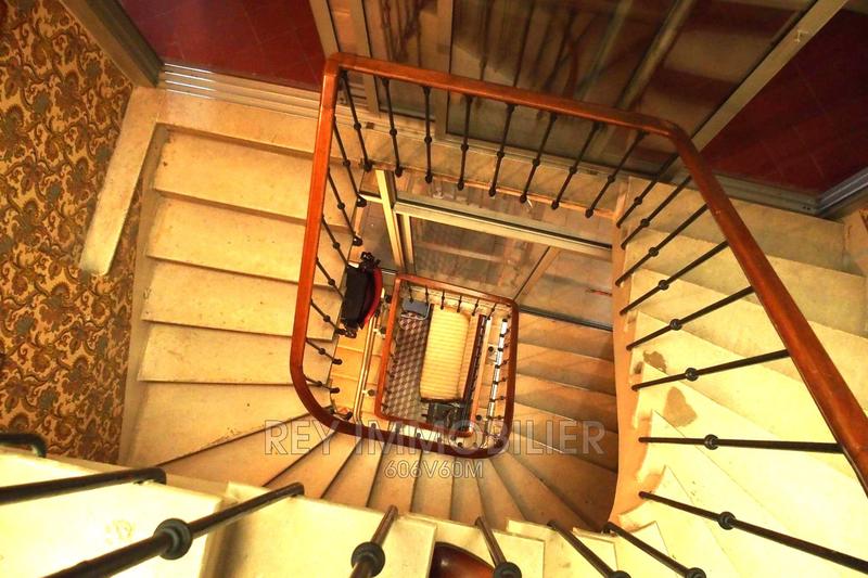 Demeure - 300 m² - 9 pièces