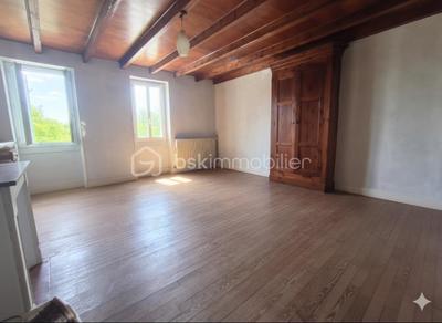 Maison - 200 m² - 8 pièces