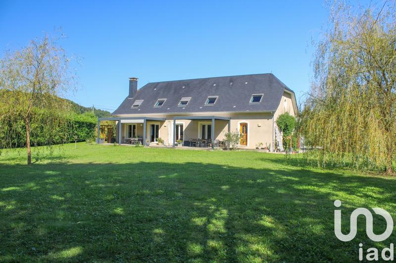 Maison - 257 m² - 8 pièces