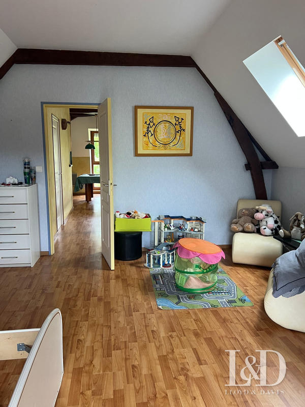 Maison - 213 m² - 8 pièces