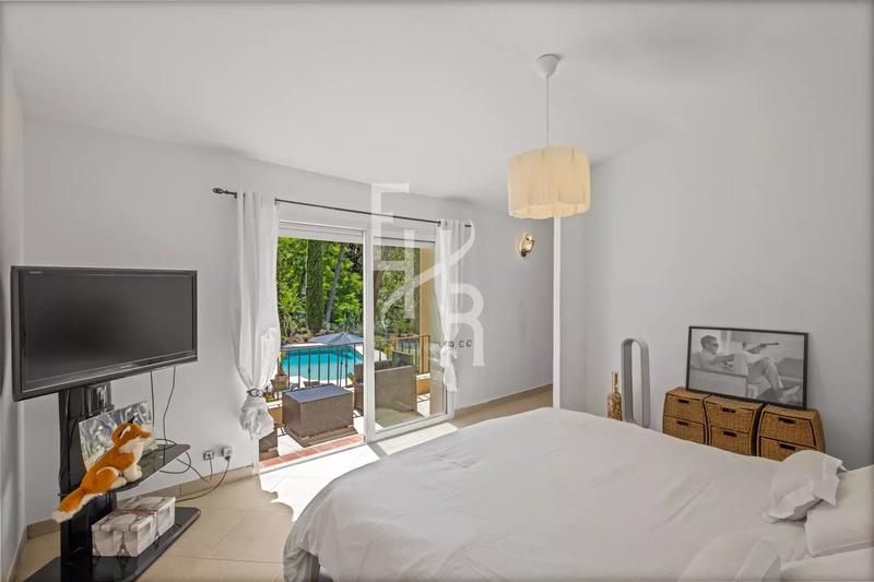 Villa - 226 m² - 10 pièces