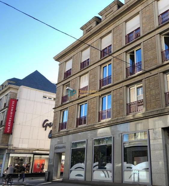 Local commercial - 144 m² - 10 pièces