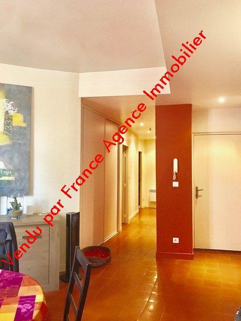 Appartement ancien - 73 m² - 3 pièces