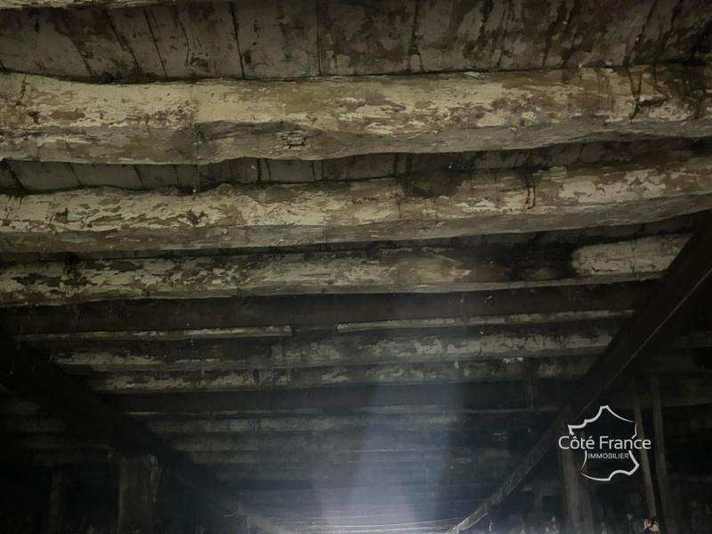 Maison - 375 m² - 2 pièces