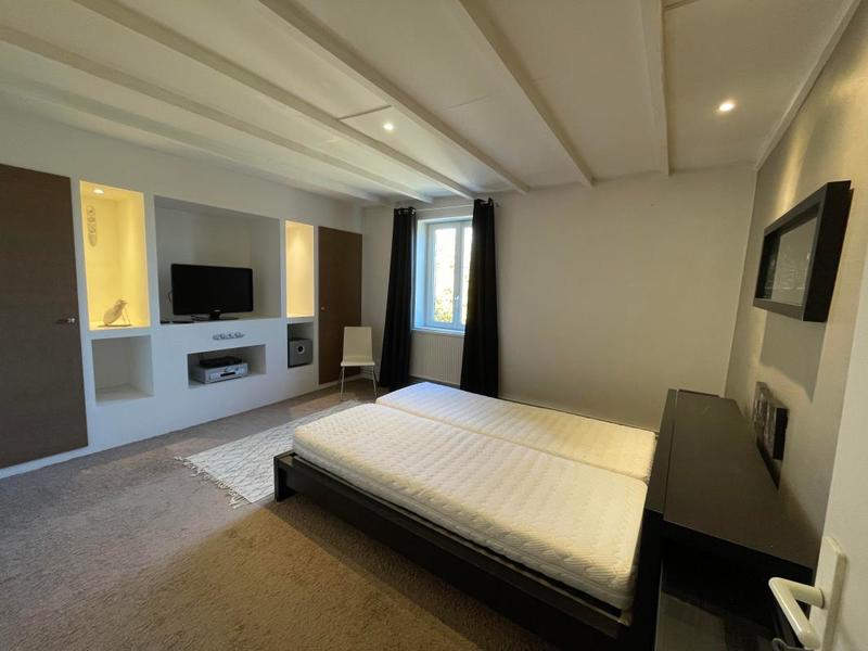 Maison - 300 m² - 8 pièces