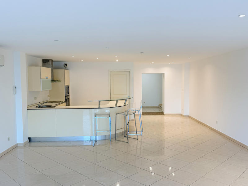 Appartement - 140 m² - 5 pièces