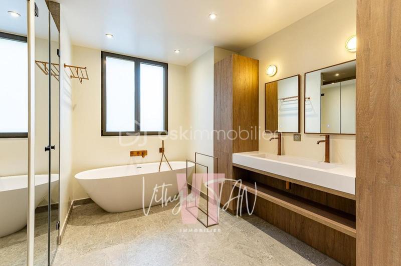 Villa - 368 m² - 10 pièces