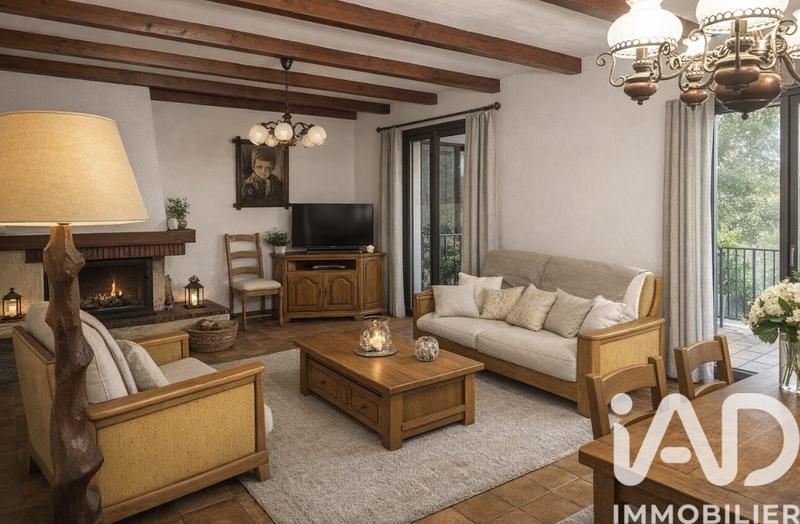 Maison - 180 m² - 9 pièces