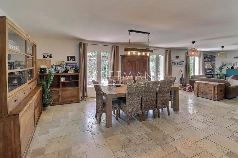 Villa - 232 m² - 9 pièces